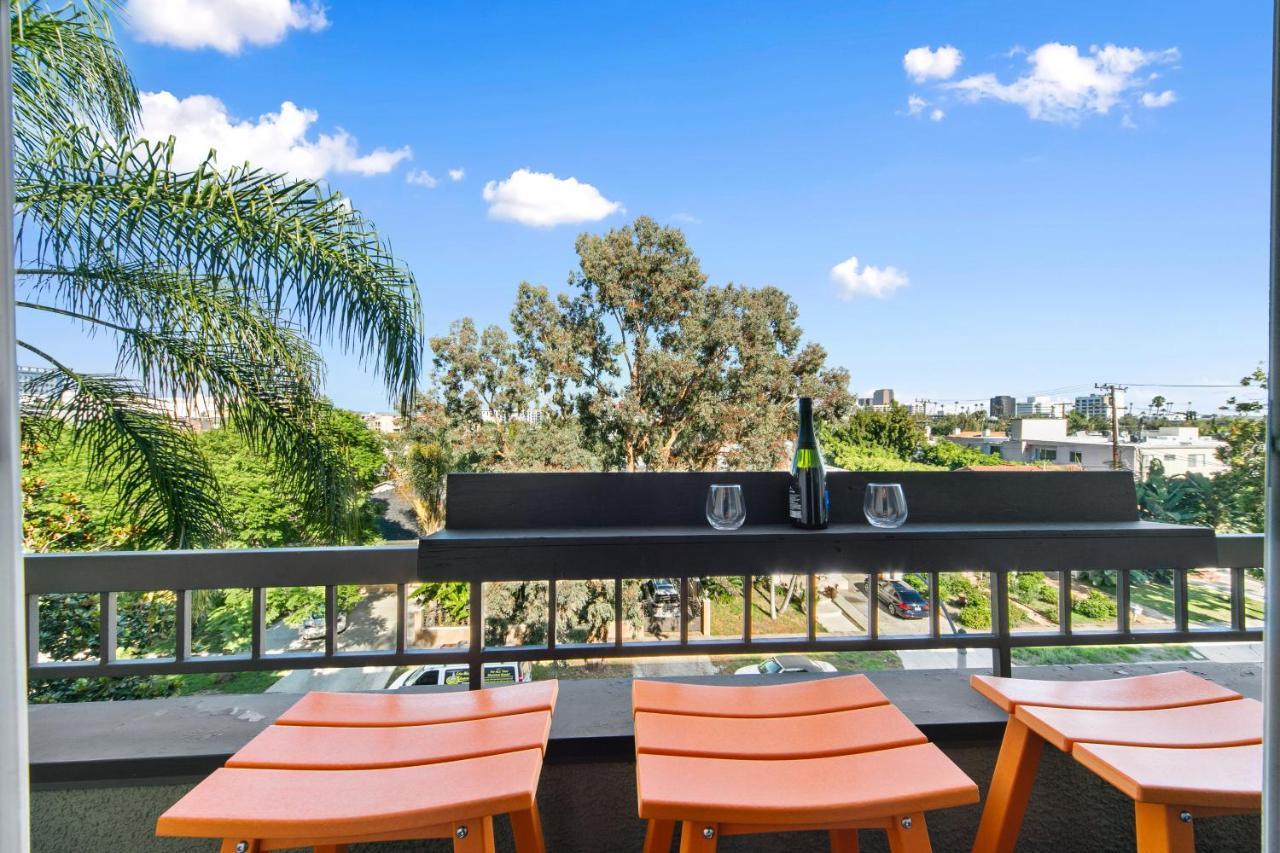 Beverly Hills 2 Bed 2 Bath Penthouse With Den And Parking 414 ลอสแอนเจลิส ภายนอก รูปภาพ